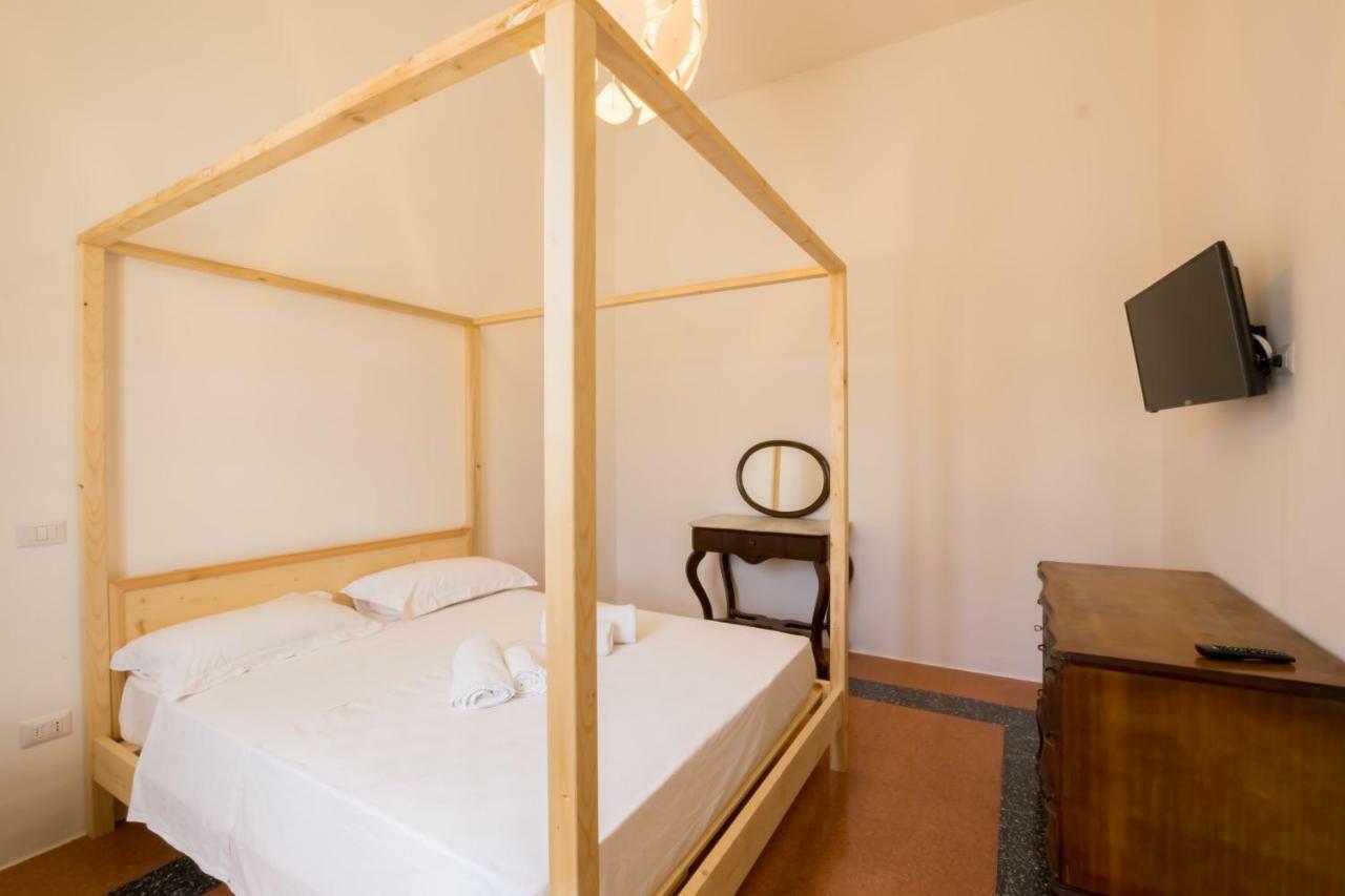 Bed and Breakfast Palazzo Ashian Acquarica del Capo Exterior foto